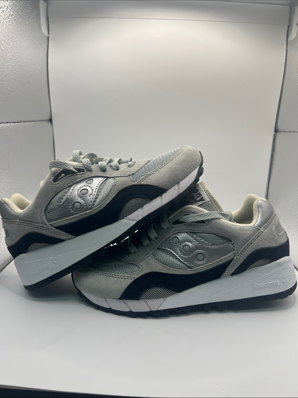 Saucony Shadow 6000' Grey & Black 
UNISEX 
New 
No Box
Size: 4.5 Boys